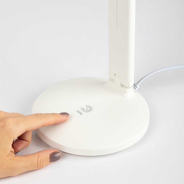Настольная лампа ЭРА NLED-526-10W-W Б0068595