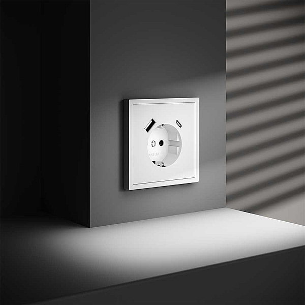 Розетка встраиваемая Voltum S70 с заземлением и защитными шторками, 16А, с USB, A+С, (белый матовый) VLS040502
