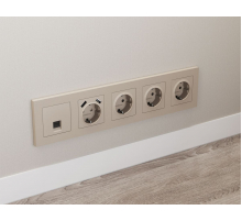 Комплект мех-ма компьютерной розетки RJ-45 экранированной с автоматической защитной шторкой Alfa Серо-бежевый матовый Quant Ambrella Volt MA372005 (AP3720, VM185)