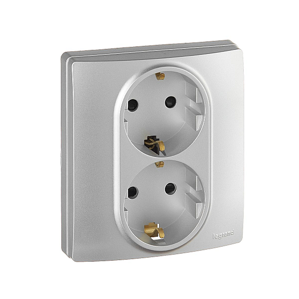 Розетка двойная с/з со шторками Legrand Inspiria 673757