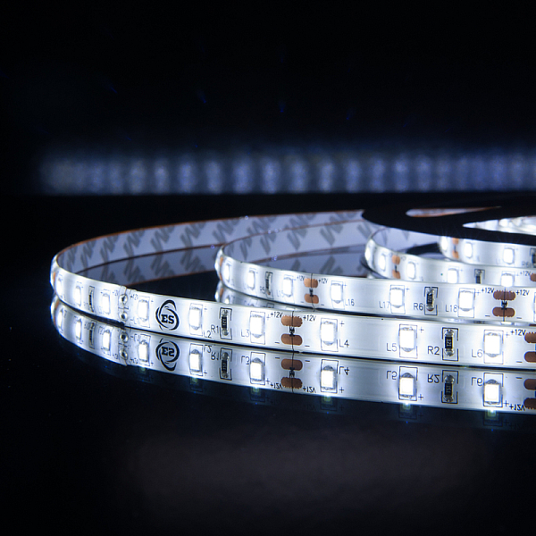 Светодиодная лента Elektrostandard 12V 4,8W 60Led 2835 IP65 холодный белый, 5м 4690389124167