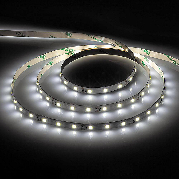 Svetodiodnaya lenta feron 4 8w m 60led m 2835smd kholodnyy belyy
