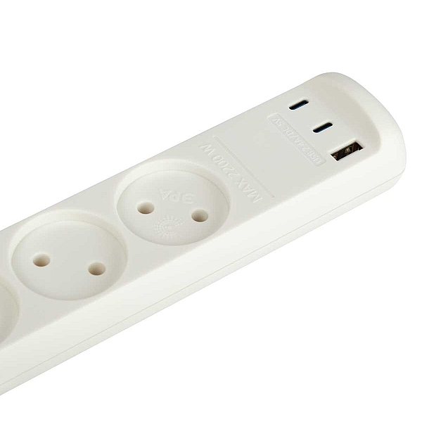 Удлинитель электрический ЭРА U-3-3m-USB-W 3 розетки + 3xUSB A+C 3м 10А белый Б0069076