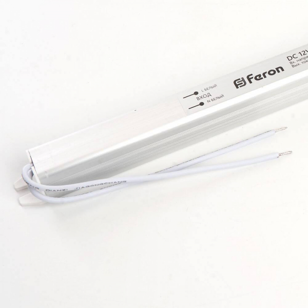 Блок питания для светодиодной ленты Feron LB001 12V 72W IP20 6A 48015 Блок питания для светодиодной ленты Feron LB001 12V 72W IP20 6A 48015