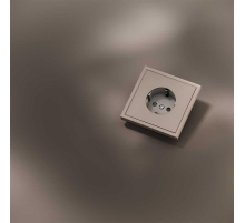 Накладка для розетки с заземлением и защитными шторками, S70 Metal (платина) Voltum VLSM000710