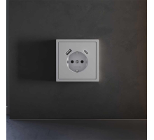 Накладка для розетки с заземлением и защитными шторками, с USB A+C, S70 (серый) Voltum VLS001016