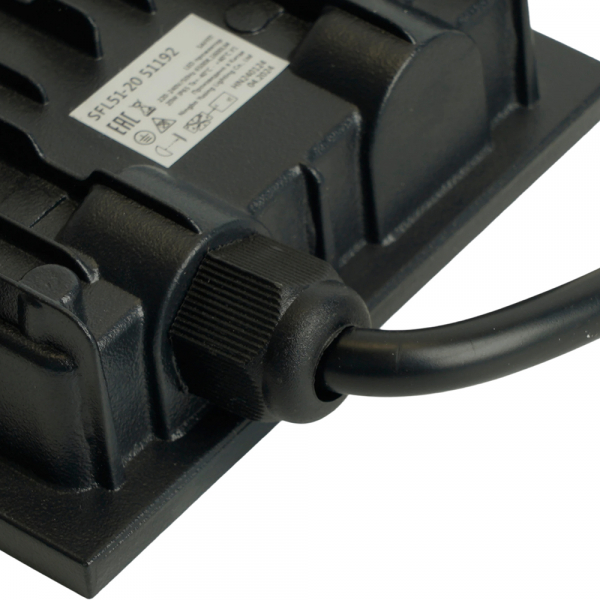 Светодиодный прожектор SAFFIT SFL51-20 IP65 20W 6500K черный 51192 Светодиодный прожектор SAFFIT SFL51-20 IP65 20W 6500K черный 51192