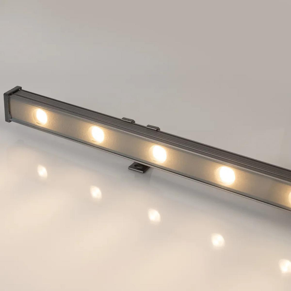 Линейный светодиодный прожектор Arlight AR-LINE-1000-12W Warm3000 (GR, 15x60 deg, 230V) 041728 Линейный светодиодный прожектор Arlight AR-LINE-1000-12W Warm3000 (GR, 15x60 deg, 230V) 041728