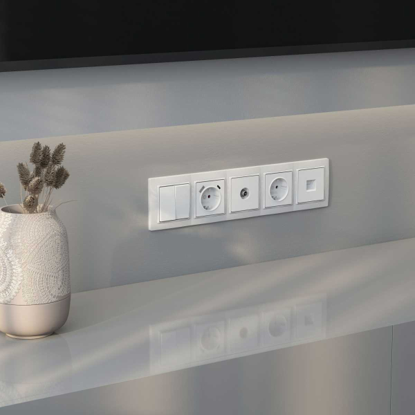 Рамка на 5 постов Werkel Snabb basic белый W0052001 4690389161452