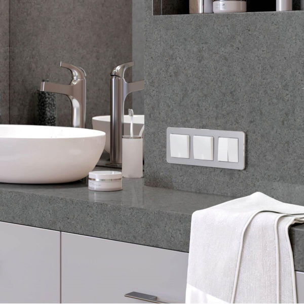 Рамка Werkel Platinum на 3 поста алюминий W0032606 4690389184475 Рамка Werkel Platinum на 3 поста алюминий W0032606 4690389184475