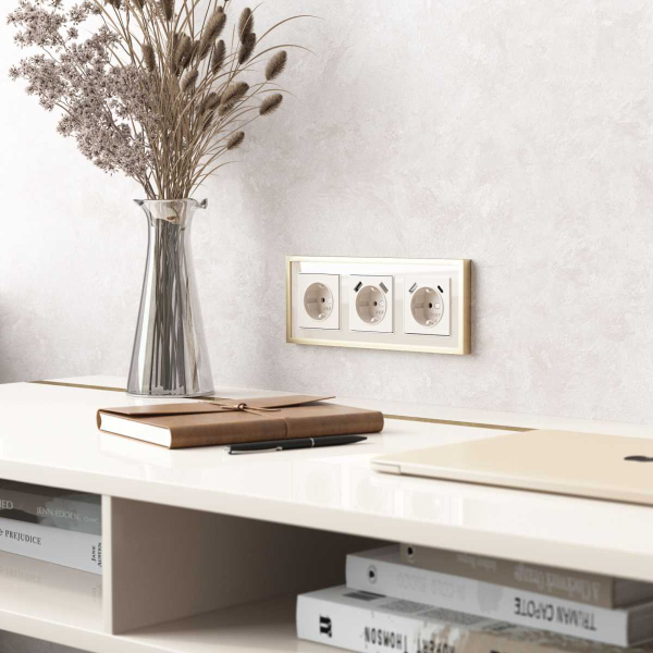 Рамка Werkel Baguette на 3 поста айвори/латунь W0032851 4690389185762