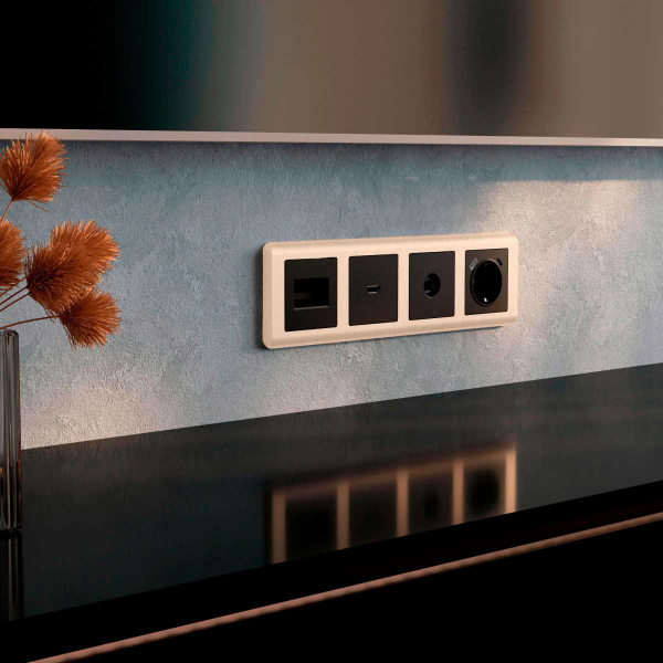 Рамка на 4 поста Werkel Stream шампань W0042111 4690389162497