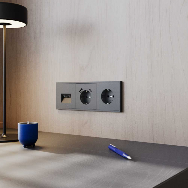Розетка встраиваемая Voltum S70 с заземлением и защитными шторками, 16А, с USB, A+С, (графит) VLS040507 Розетка встраиваемая Voltum S70 с заземлением и защитными шторками, 16А, с USB, A+С, (графит) VLS040507