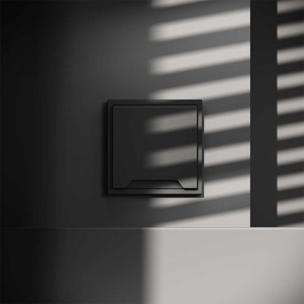 Розетка встраиваемая Voltum S70 с заземлением, защитными шторками и крышкой 16А, (черный матовый) VLS040308