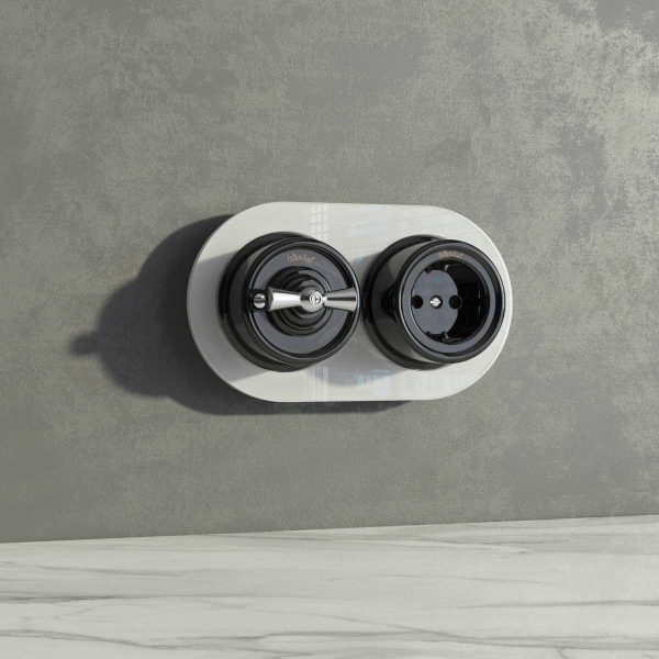 Розетка с заземлением Werkel Ретро черный W5671008 4690389166808