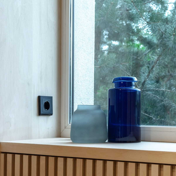 Розетка с заземлением, безвинтовой зажим Werkel черный матовый W1171308 4690389156908