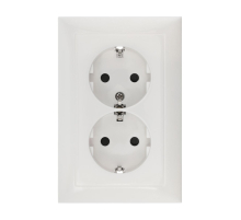 Розетка LK Studio двойная прямая с з/к, со шторками (белый) LK60 863704-1