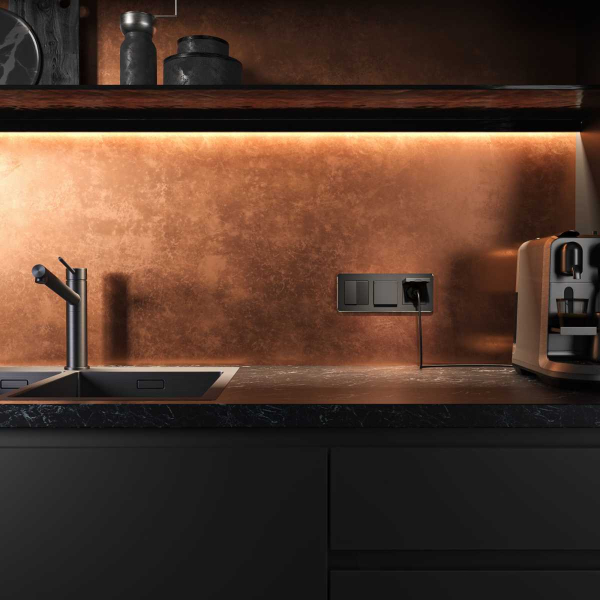 Розетка Werkel влагозащищенная с заземлением с защитой крышкой и шторками N черный матовый W1171208 4690389212895