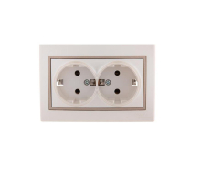 Розетка 2-ая с зазем. Lezard Mira белый жемчуг с кор. вст. 701-3031-127