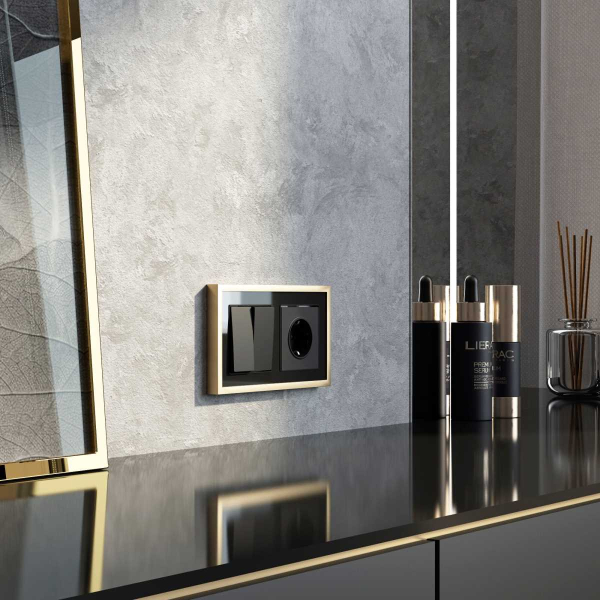 Розетка Werkel с заземлением и шторками черный матовый W1171108 4690389156885