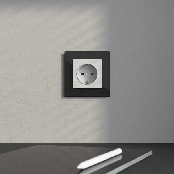 Розетка с заземлением и шторками Werkel белый W1171101 4690389155123