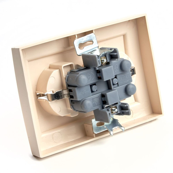 Розетка двойная 2P+PE Stekker Эрна со шторками слоновая кость PST16-9014-02 39240