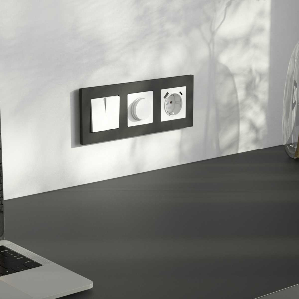 Розетка с заземлением, шторками и USB тип A+C Werkel белый матовый W1171761 4690389213267