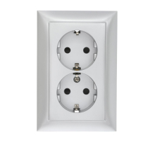 Розетка LK Studio двойная прямая с з/к, со шторками (серебристый металлик) LK60 863703-1