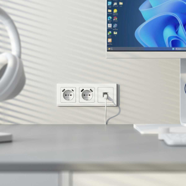 Розетка с заземлением, шторками и USB тип A+C Werkel белый матовый W1171761 4690389213267