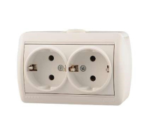 Розетка 2-ая с зазем. Lezard Nata белая 710-0200-127