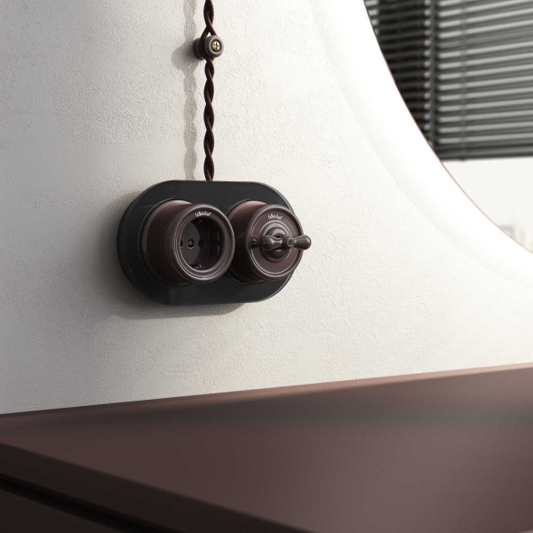 Розетка Werkel с заземлением Retro коричневая W5671014 4690389166815