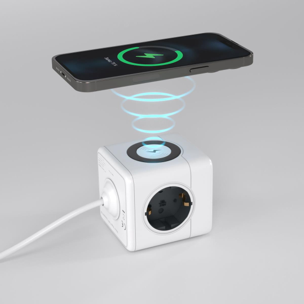 Розеточный блок 3-местный Werkel + 3 USB + беспроводная зарядка W6513501 4690389204265