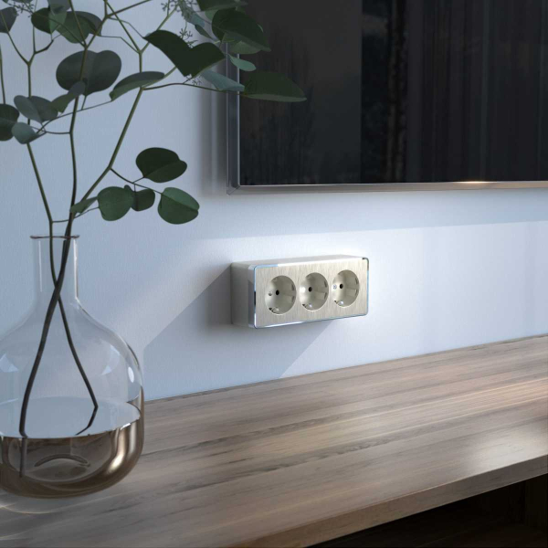 Розетка тройная с/з со шторками Werkel Gallant шампань рифленый W5073110 4690389163883