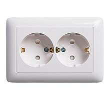 Розетка двойная 2К+З Systeme Electric Хит 16A 250V со шторками белая RS16-231-B