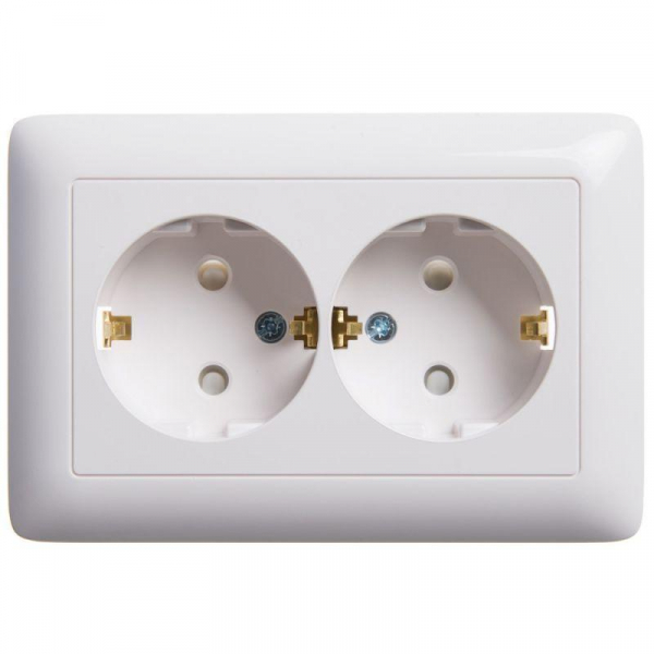 Розетка двойная 2К+З Systeme Electric Хит 16A 250V со шторками белая RS16-231-B