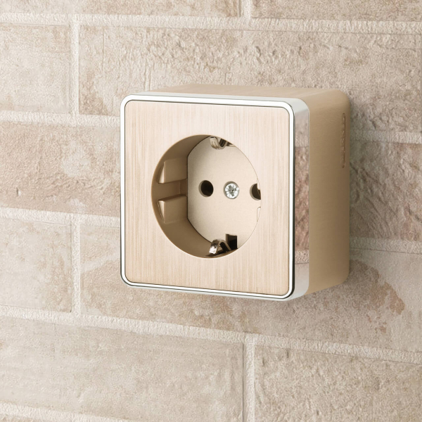 Розетка с заземлением Werkel Gallant шампань рифленый W5071010 4690389164491