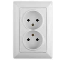 Розетка двойная ЭРА Intro Solo 2х2P 16A 250V белый 4-204-01 Б0043326