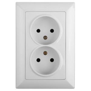 Розетка двойная ЭРА Intro Solo 2х2P 16A 250V белый 4-204-01 Б0043326