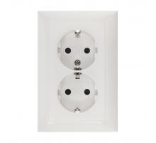 Розетка LK Studio двойная прямая с з/к, со шторками (белый) LK60 863704-1