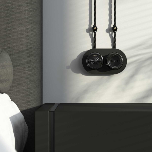 Розетка с заземлением Werkel Ретро черный W5671008 4690389166808