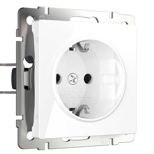 Розетка с заземлением и шторками Werkel белый W1171101 4690389155123
