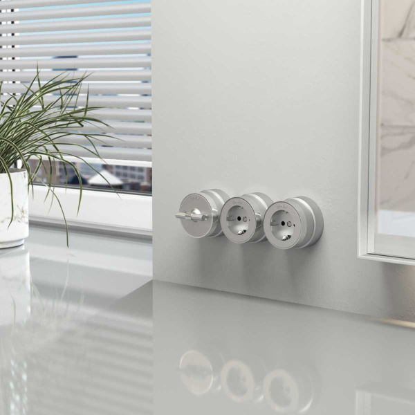 Розетка с заземлением Werkel Vintage серебро матовый/хром W5871054 4690389174735