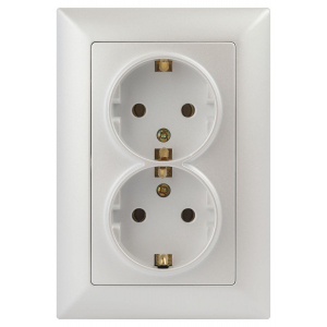 Розетка двойная ЭРА Intro Solo Schuko 2X2P+E 16A 250V перламутровый 4-205-06 Б0053678