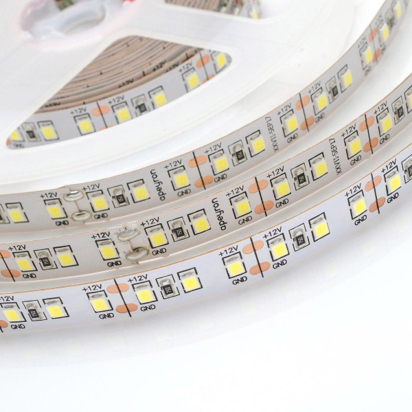 Светодиодная лента Apeyron 14,4W/m 120LED/m 2835SMD холодный белый 3M 212BL Светодиодная лента Apeyron 14,4W/m 120LED/m 2835SMD холодный белый 3M 212BL