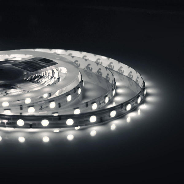 Светодиодная влагозащищенная лента Apeyron 14,4W/m 60LED/m 5050SMD холодный белый 5M 00-73 Светодиодная влагозащищенная лента Apeyron 14,4W/m 60LED/m 5050SMD холодный белый 5M 00-73