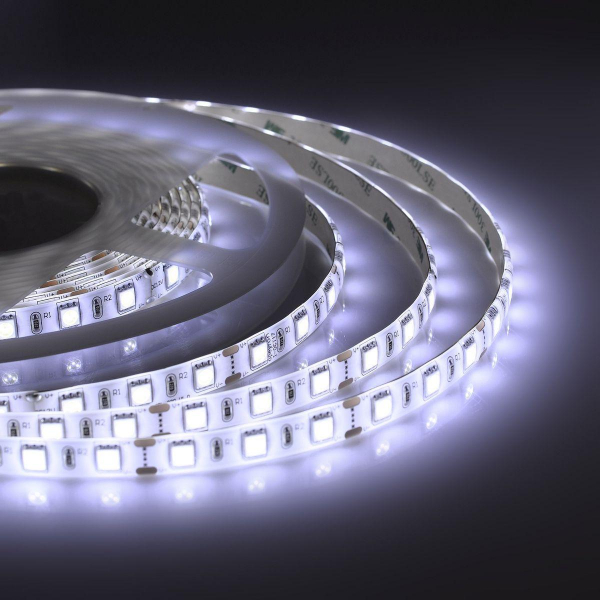 Светодиодная влагозащищенная лента Apeyron 14,4W/m 60LED/m 5050SMD холодный белый 5M 10BL Светодиодная влагозащищенная лента Apeyron 14,4W/m 60LED/m 5050SMD холодный белый 5M 10BL