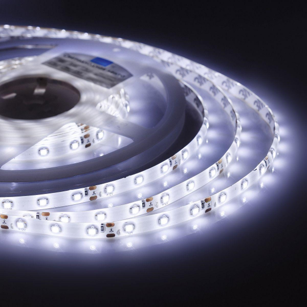 Светодиодная влагозащищенная лента OGM 4,8W/m 60LED/m 5050SMD холодный белый 5M SL-26 Светодиодная влагозащищенная лента OGM 4,8W/m 60LED/m 5050SMD холодный белый 5M SL-26