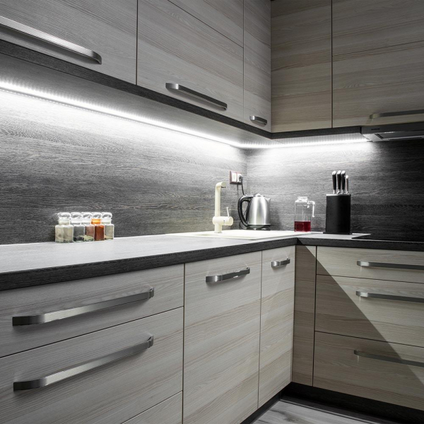 Светодиодная лента Apeyron 22W/m 60LED/m 5630SMD дневной белый 5M 00-322 Светодиодная лента Apeyron 22W/m 60LED/m 5630SMD дневной белый 5M 00-322