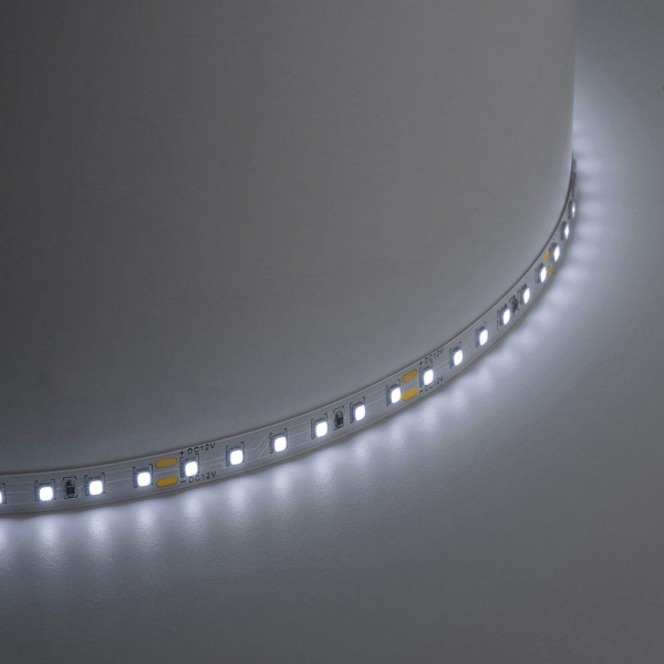Светодиодная лента Saffit 9,6W/m 120LED/m 2835SMD холодный белый 5М SST02 55242 Светодиодная лента Saffit 9,6W/m 120LED/m 2835SMD холодный белый 5М SST02 55242