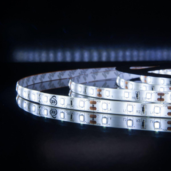 Светодиодная влагозащищенная лента Elektrostandard 4,8W/m 60LED/m 2835SMD холодный белый 5M a040996 Светодиодная влагозащищенная лента Elektrostandard 4,8W/m 60LED/m 2835SMD холодный белый 5M a040996